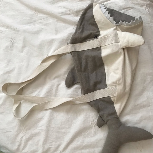 shark duffle bag - Picture 2 of 4